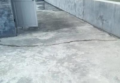 聂荣楼顶漏水维修公司分享下如何解决卫生间隐蔽部位漏水的问题?