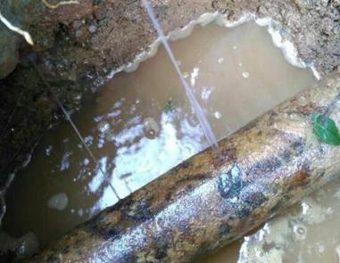 聂荣楼顶渗水维修公司分享下地暖漏水的原因及检测方法。